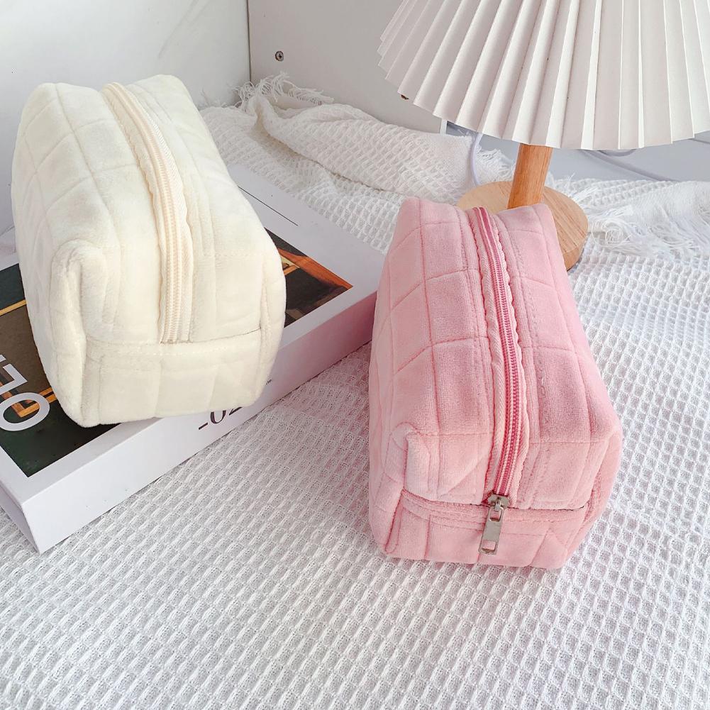 Tas Makeup Bulu Halus Lucu Unt - Travel Accessories Pillow ulasan dan harga