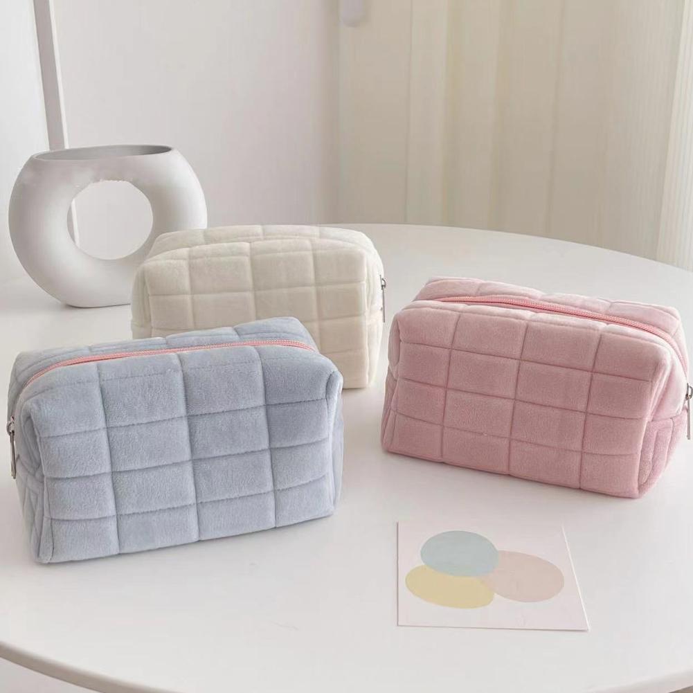 Tas Makeup Bulu Halus Lucu Unt - Travel Accessories Pillow ulasan dan harga